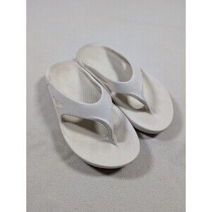 OOfos W 10 M 8 OOriginal Comfort Sandals Sport Recovery Thong Flip Flop White
